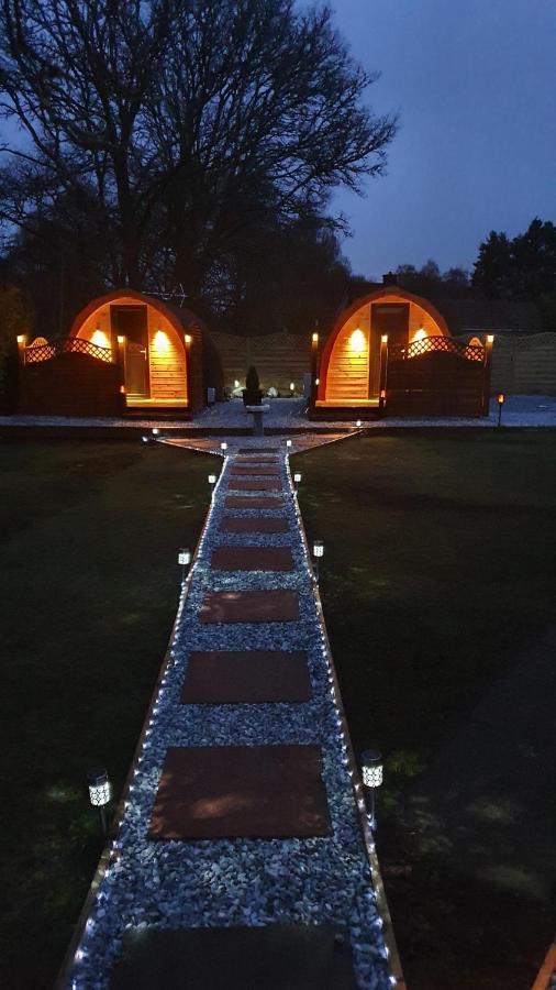 Highland & Transylvania Glamping Pods Ройбрідж Екстер'єр фото
