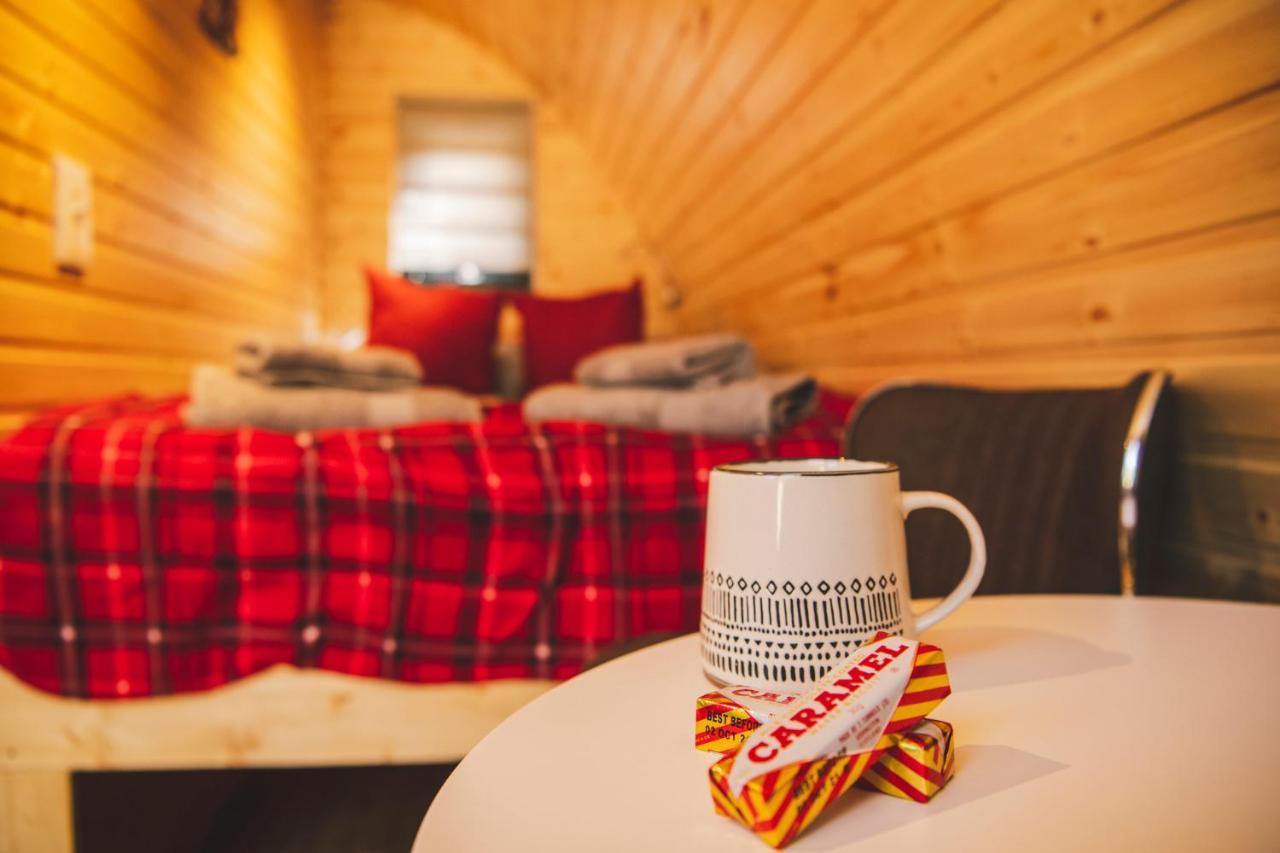 Highland & Transylvania Glamping Pods Ройбрідж Екстер'єр фото