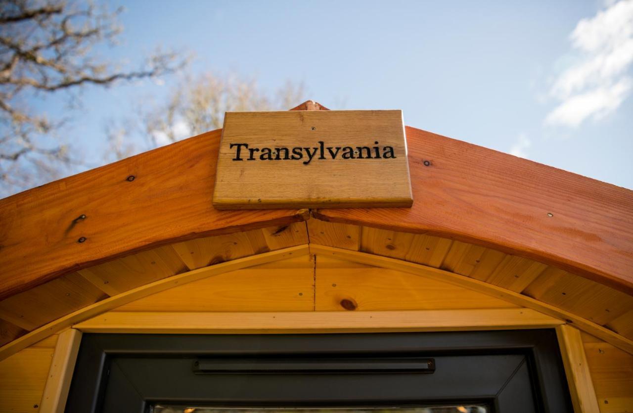 Highland & Transylvania Glamping Pods Ройбрідж Екстер'єр фото