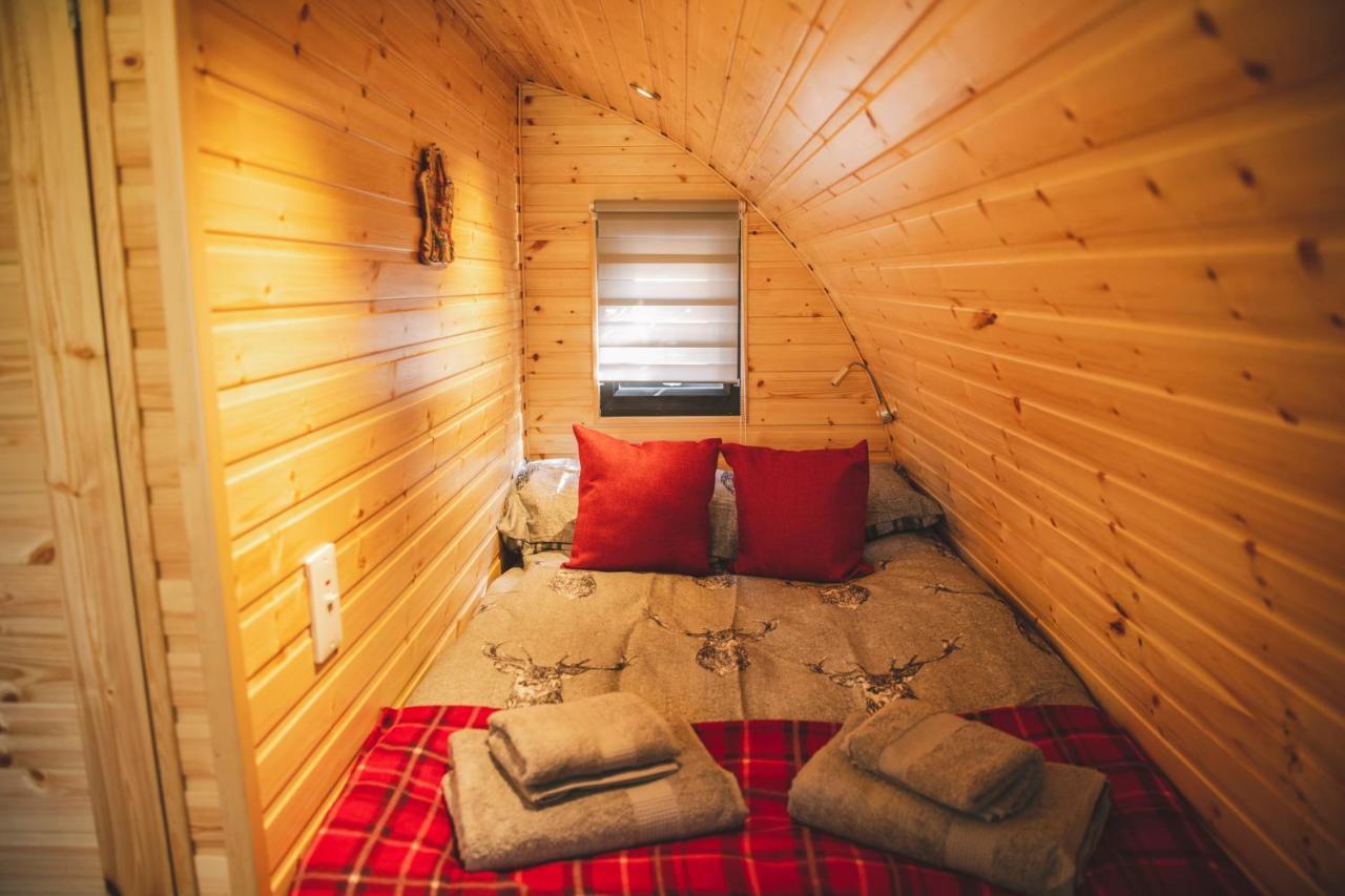 Highland & Transylvania Glamping Pods Ройбрідж Екстер'єр фото