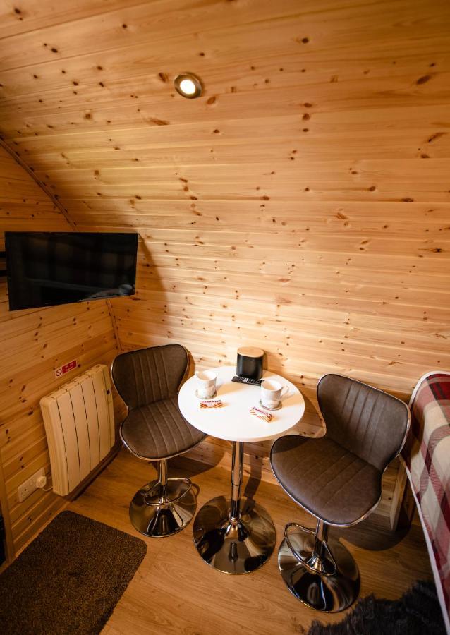 Highland & Transylvania Glamping Pods Ройбрідж Екстер'єр фото