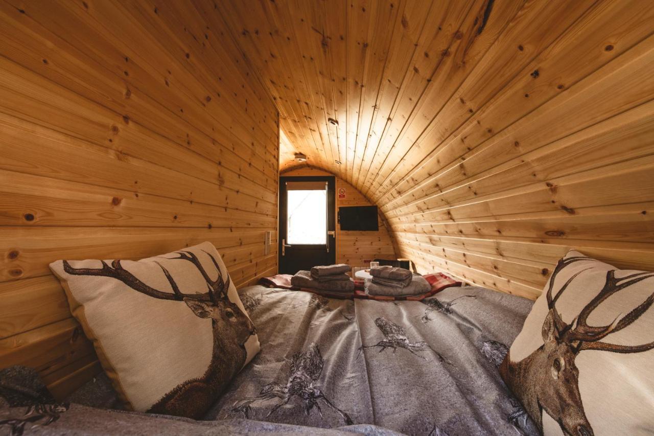 Highland & Transylvania Glamping Pods Ройбрідж Екстер'єр фото
