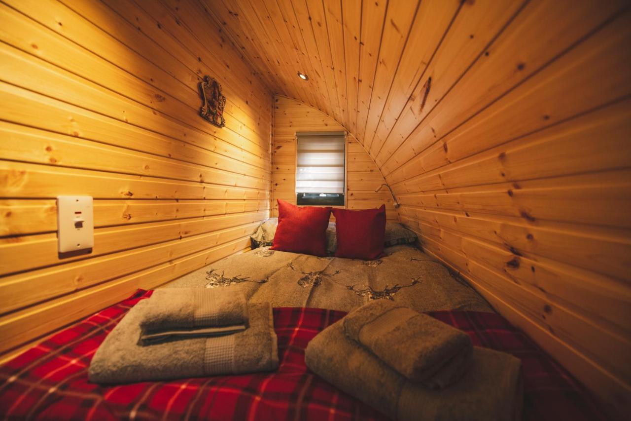 Highland & Transylvania Glamping Pods Ройбрідж Екстер'єр фото