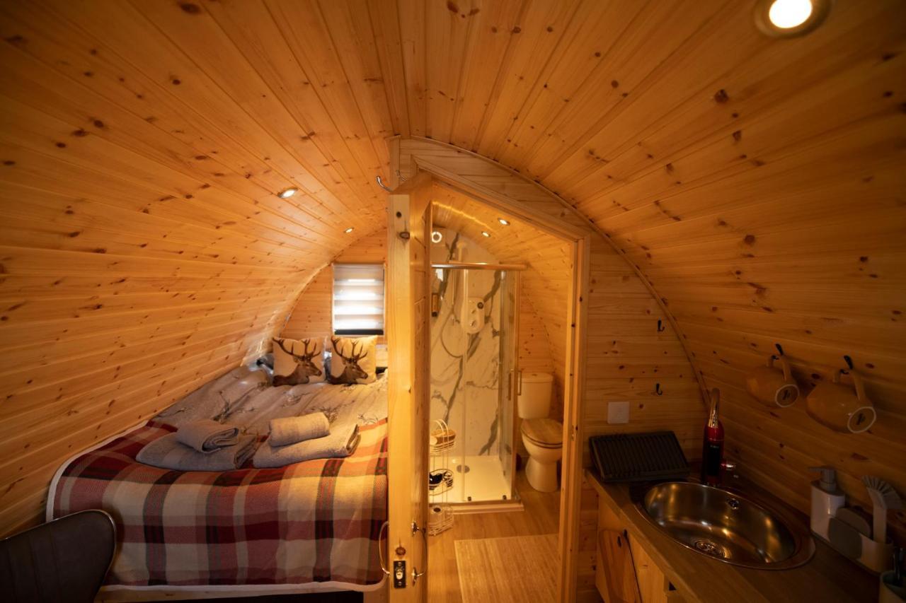 Highland & Transylvania Glamping Pods Ройбрідж Екстер'єр фото