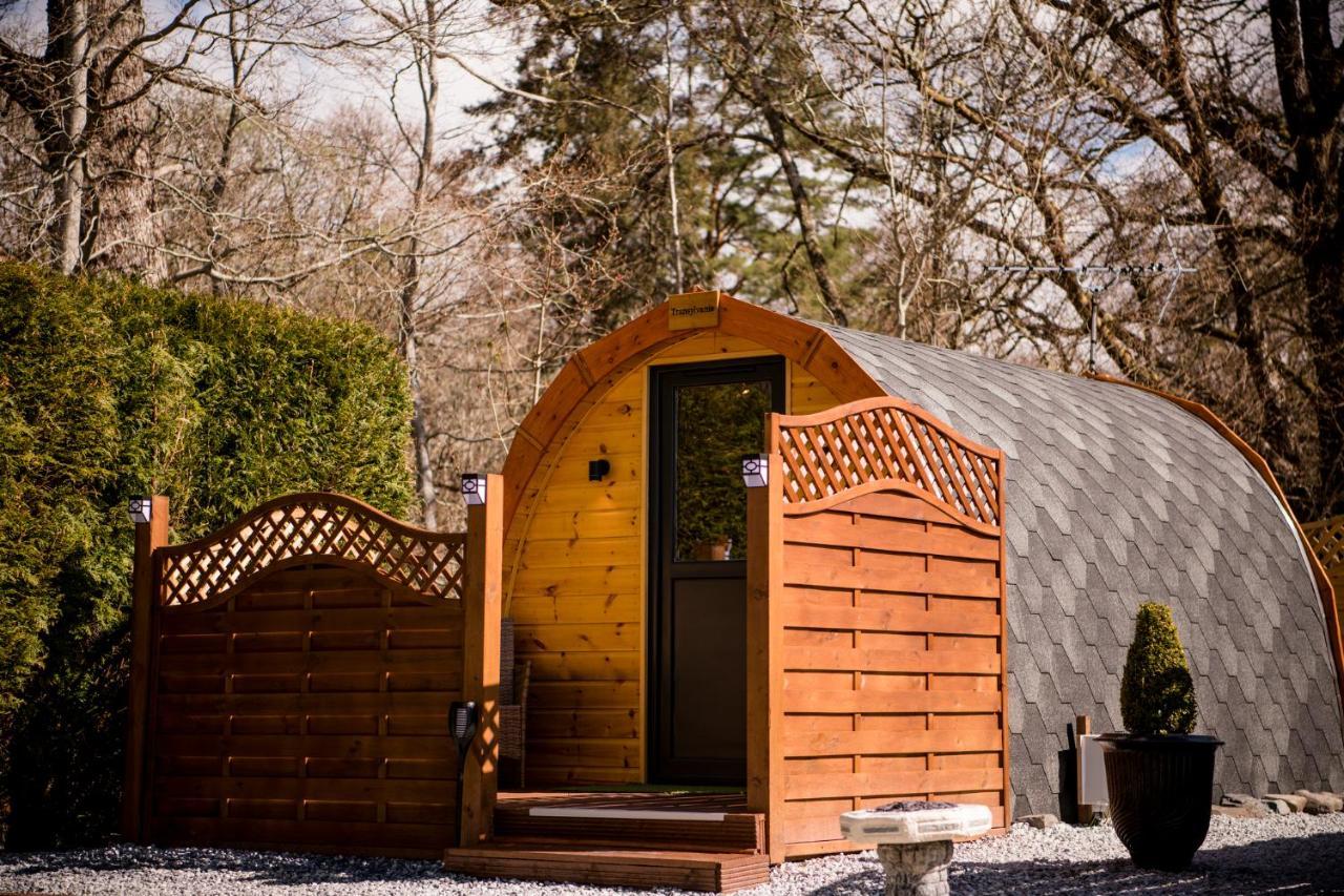 Highland & Transylvania Glamping Pods Ройбрідж Екстер'єр фото