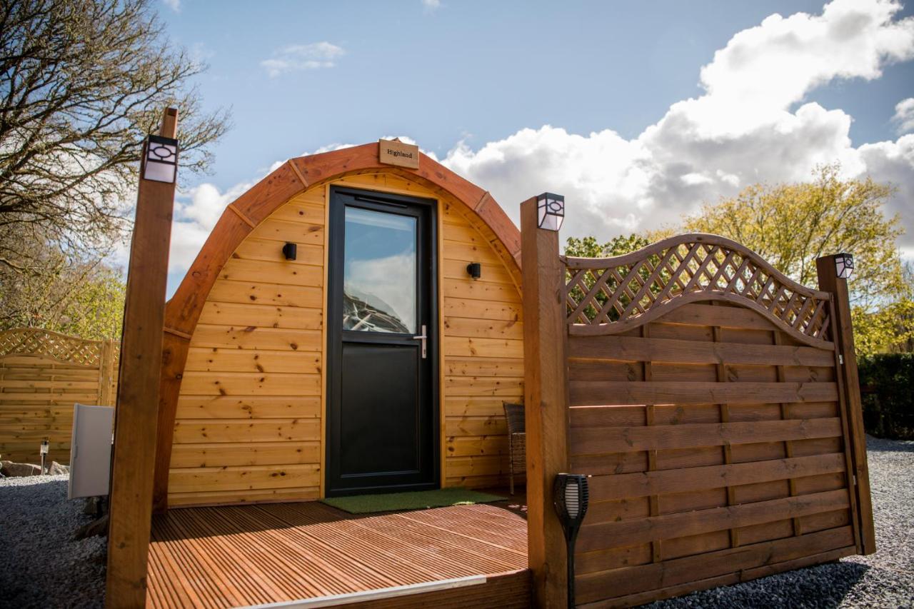 Highland & Transylvania Glamping Pods Ройбрідж Екстер'єр фото